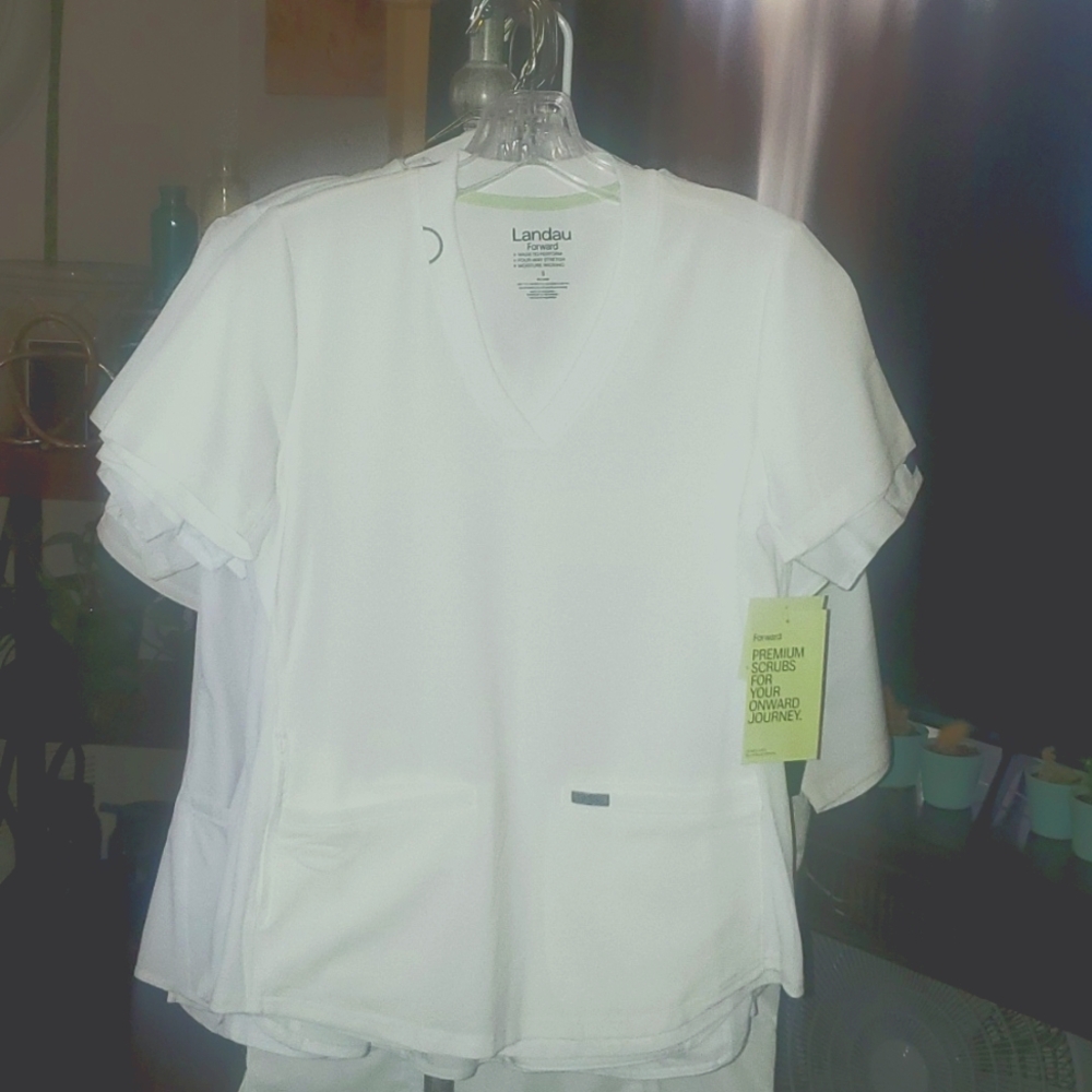 Landau Forward Scrub Top